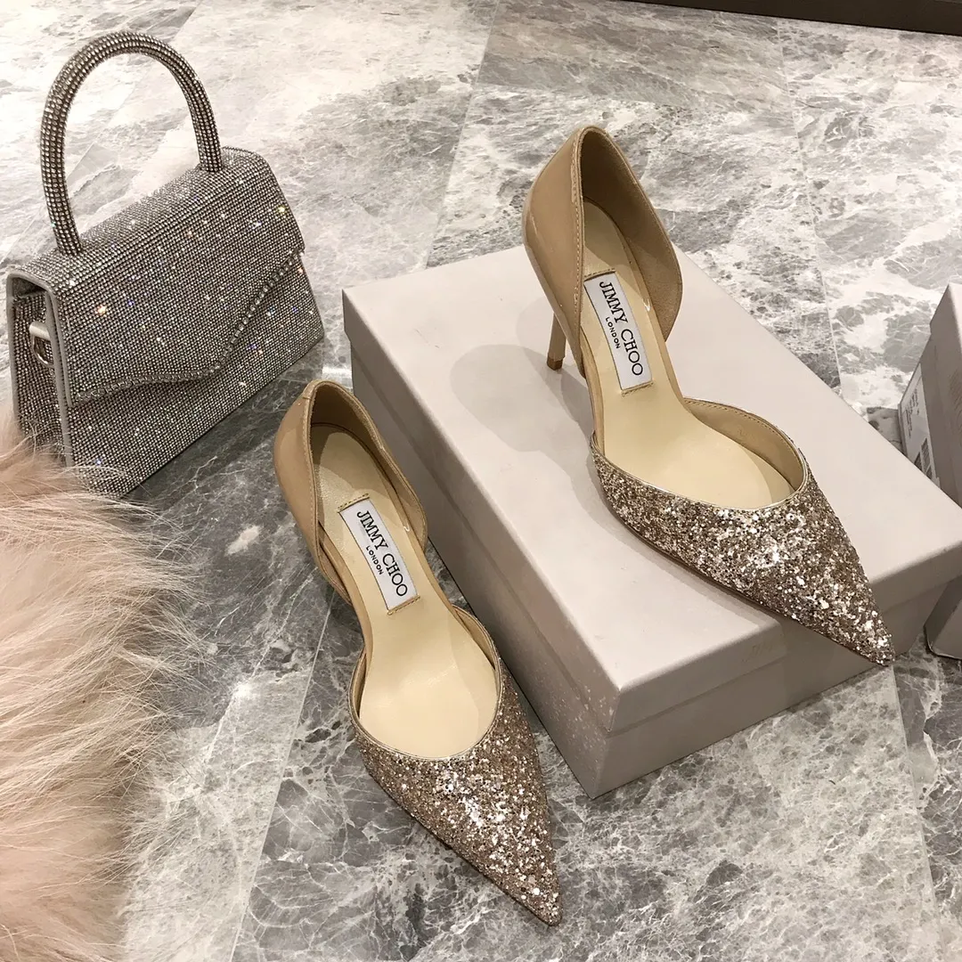 👟👟Ex-factory price👟👟Ex-factory price 520👟👟 Women's Shoe Factory 𝐉𝐢𝐦𝐦𝐲 𝐂𝐡𝐨𝐨 A pair of high heels that can conquer all men, a must-have item for all-match annual meetings Bilng Bilng is so beautiful that no one can take a breath away Material: Special Cretan spliced cow patent leather, sheepskin lining, Italian genuine leather outsole Heel height: 8cm Three colors: black, nude, silver Size: 35-39